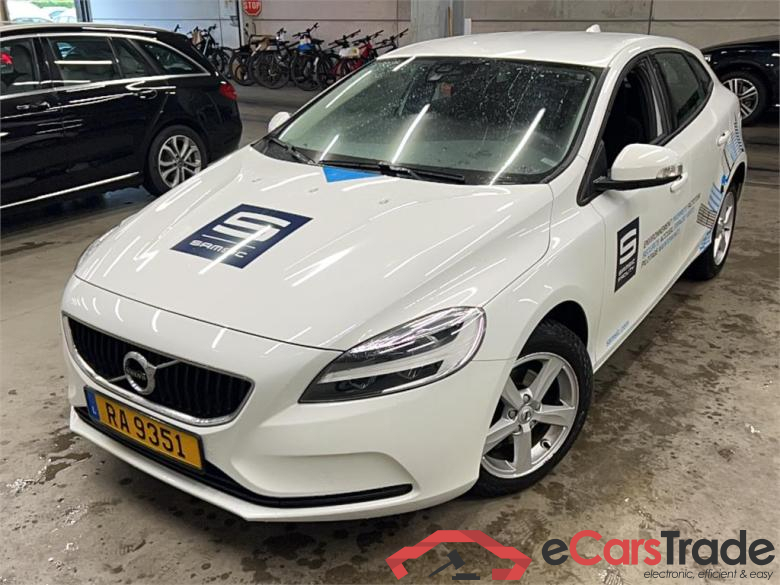  VOLVO - V40 D2 120PK Black Edition 