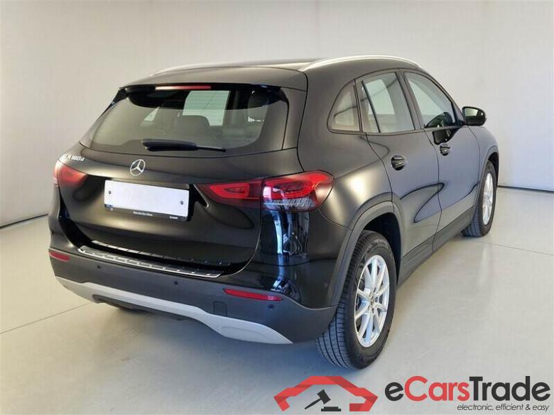 Mercedes 33 MERCEDES-BENZ GLA / 2020 / 5P / CROSSOVER GLA 180 D AUTOMATIC BUSINESS EXTRA #2