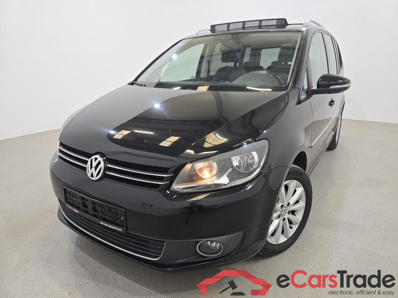 Volkswagen Touran 1.6 TDI Highline Pano Navi Sport-Seats Klima PDC ...