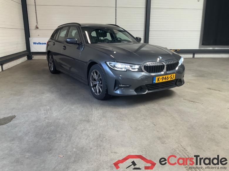 BMW 3-SERIE TOURING 318i High Executive #2