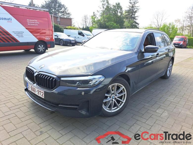 BMW - BMW 5 TOURING 518dA 136PK Business Edition With Dakota Sport Seats & Parking Assistant Pack