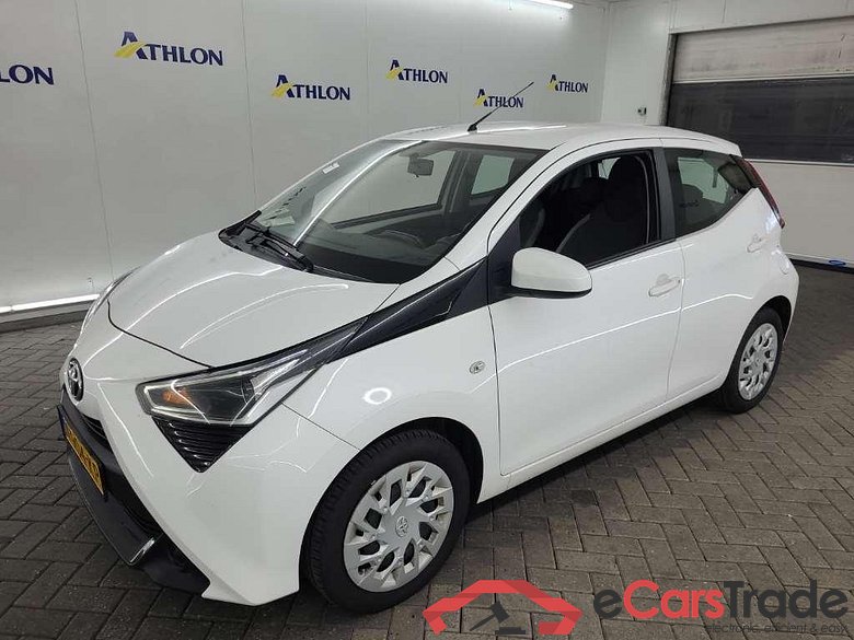 TOYOTA Aygo 1.0 VVT-i x-play 5D 53kW #1