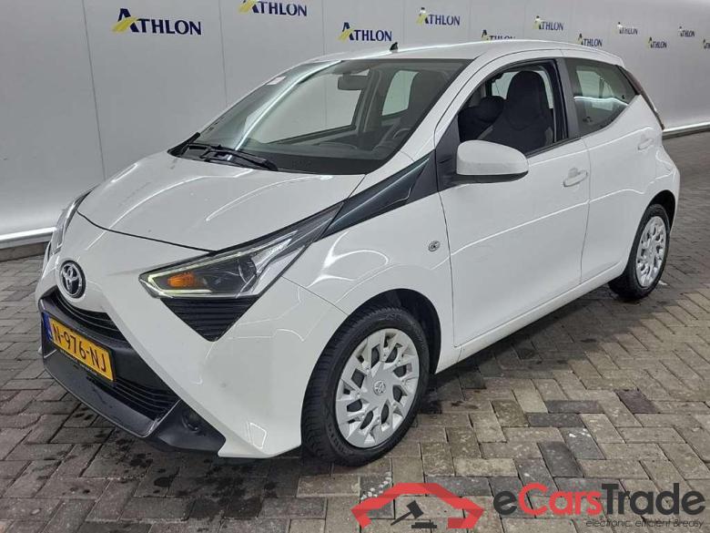 TOYOTA Aygo 1.0 VVT-i x-play 5D 53kW #1