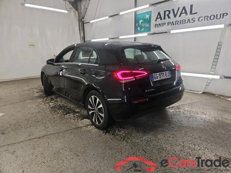 Mercedes A 250 e Business Line 8G-DCT MERCEDES-BENZ Classe A Compact / 2018 / 5P / Berline A 250 e Business Line 8G-DCT #2