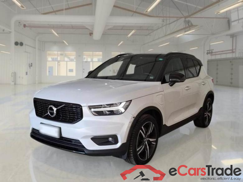 Volvo 223 VOLVO XC40 / 2017 / 5P / SUV T5 PLUG-IN HYBRID AUTO RECHARGE R-DESIGN