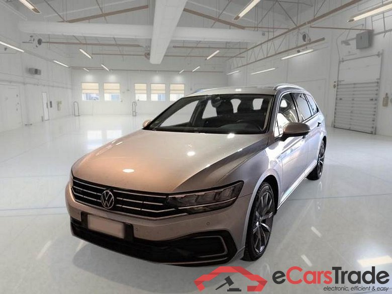 Volkswagen 14 VOLKSWAGEN PASSAT / 2019 / 5P / STATION WAGON VAR. 1.4 PLUG IN HYBRID GTE DSG #1