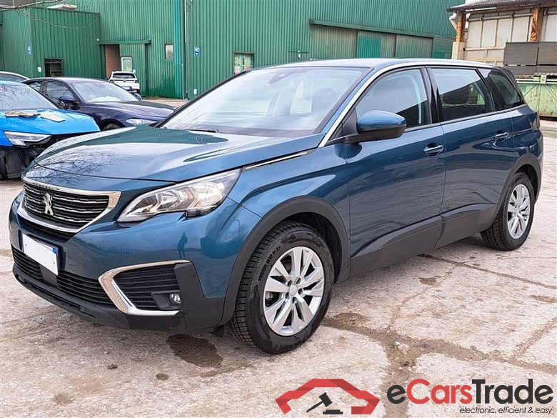 Peugeot 48 PEUGEOT 5008 / 2017 / 5P / SUV BLUEHDI 130 BUSINESS EAT8 S/S AUT. #1