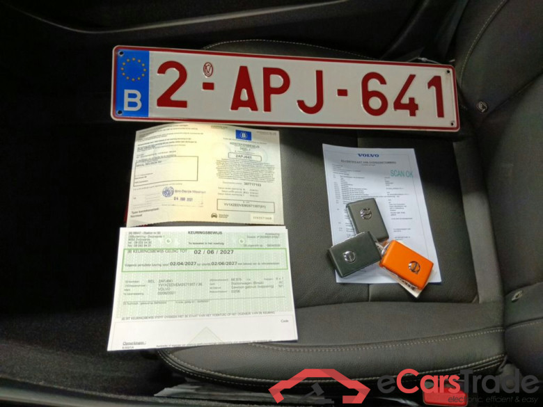 Volvo XC40 P8 4x4 Recharge R-Design 5d #4