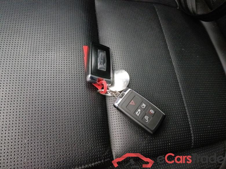 JAGUAR F-PACE - 2021 2.0 T PHEV AWD P400e R-Dynamic S 5d #4