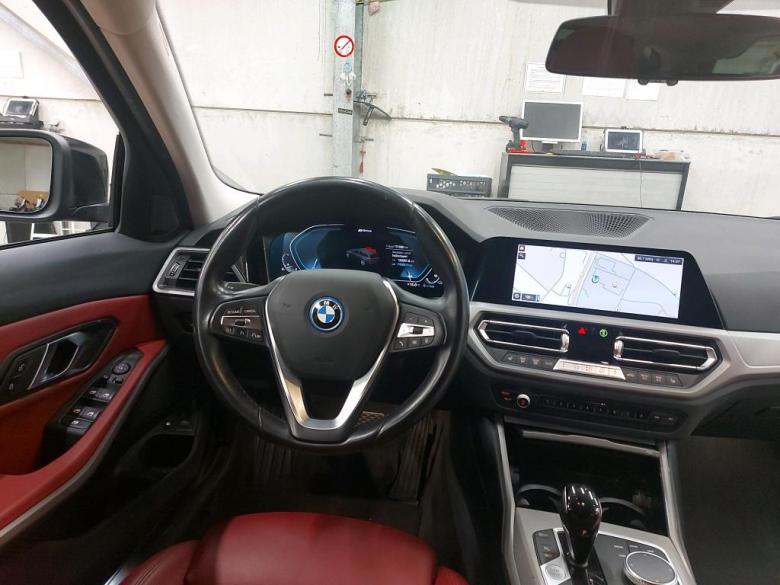 BMW 330e Plug-In Hybrid Aut. LED-Xenon LC-Pro Navi Sport-Leather KeylessGo Camera Klima PDC ... #3