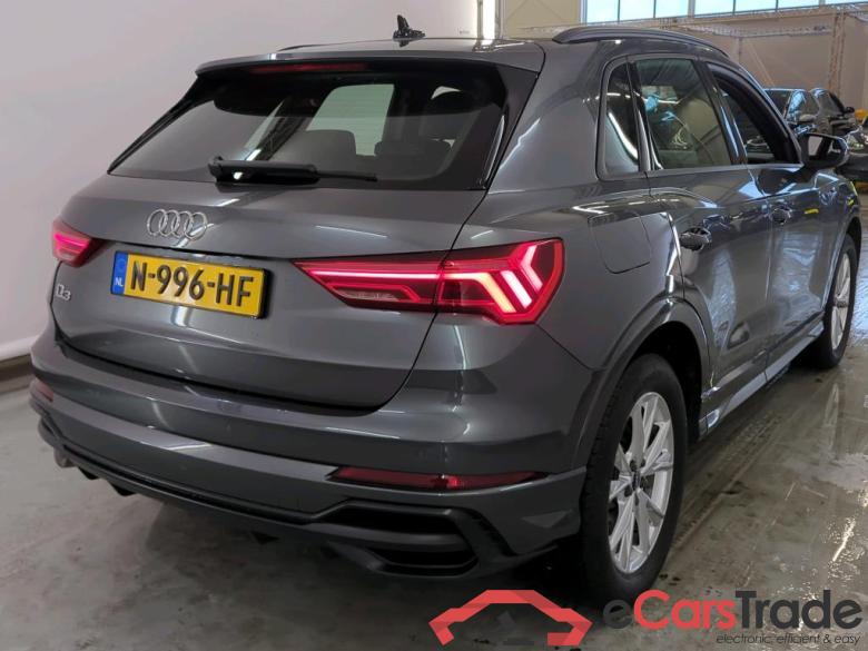 Audi Q3 45 TFSI e S tronic S edition 5d #2