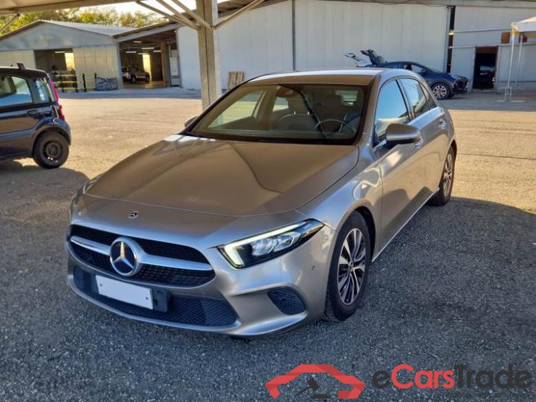 MERCEDES-BENZ CLASSE A / 2018 / 5P / BERLINA A 180 D AUTOMATIC BUSINESS EXTRA #1
