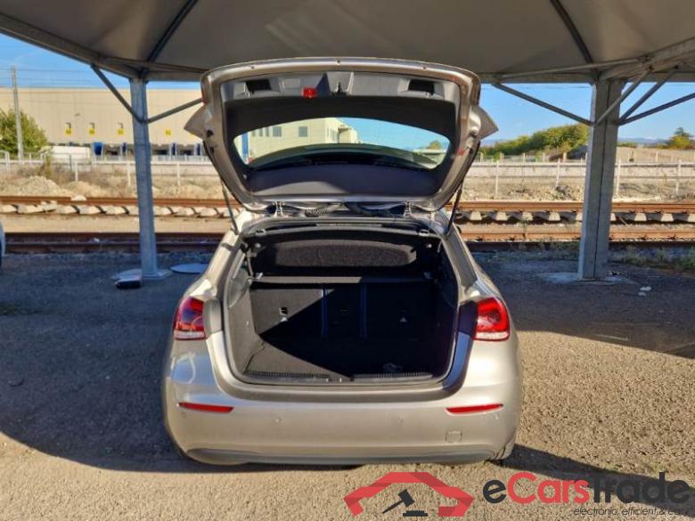 MERCEDES-BENZ CLASSE A / 2018 / 5P / BERLINA A 180 D AUTOMATIC BUSINESS EXTRA #5