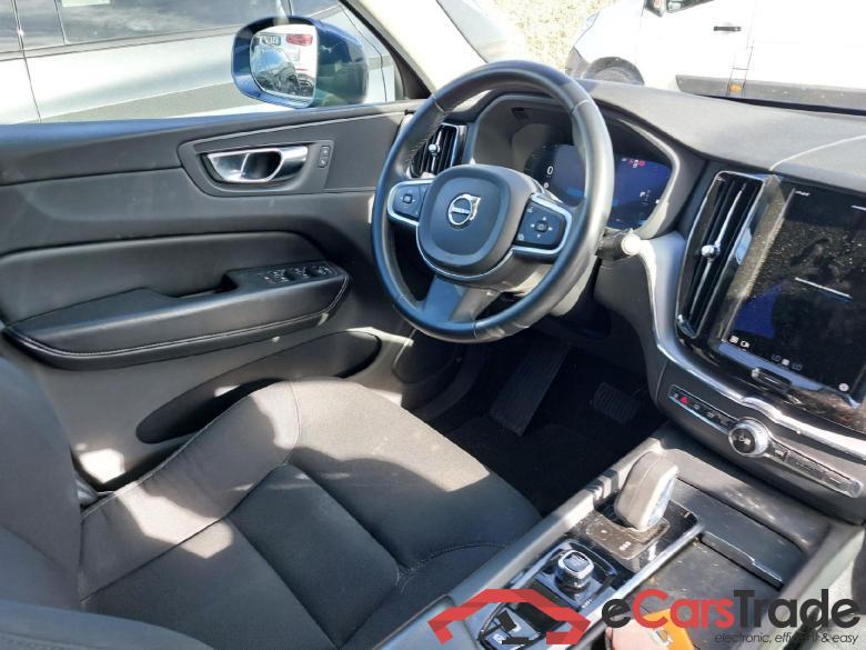 VOLVO XC60 / 2017 / 5P / todoterreno 2.0 B4 D Momentum Pro Auto #3