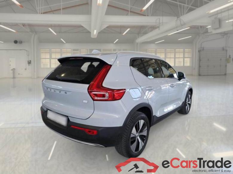 VOLVO XC40 / 2017 / 5P / SUV T5 PLUG-IN HYBRID AUTO RECH INSCRIP EXPR #2