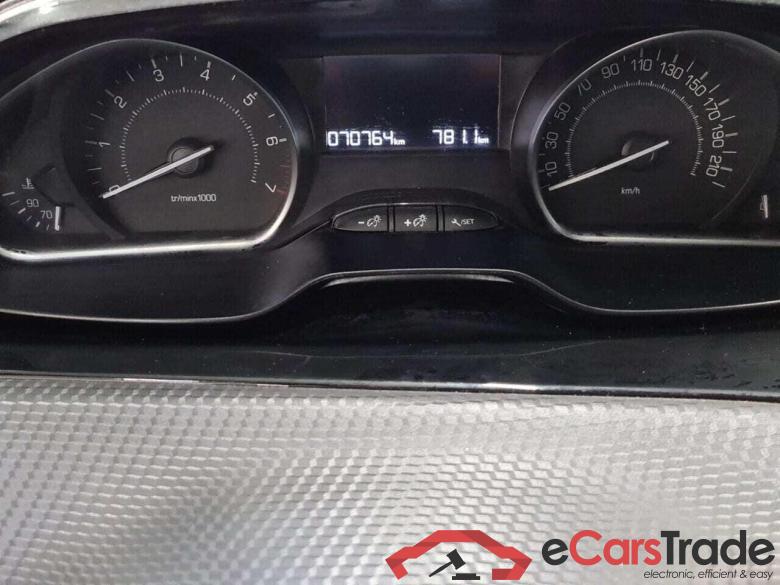 PEUGEOT 208 1.2 PureTech Signature #5