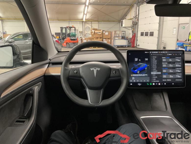 TESLA Model Y Model Y 72.5 kWh Dual Motor Performance (377 kW) #3