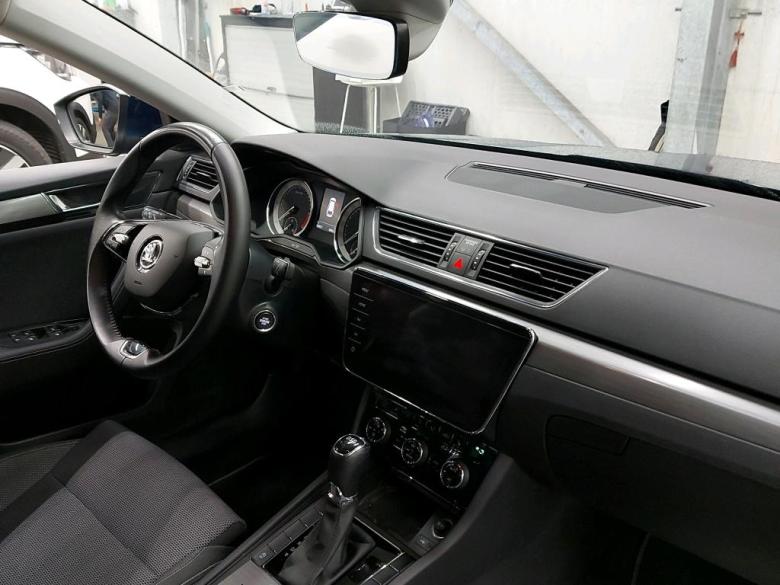 Skoda Superb 1.6 TDi Style Aut. LED Navi KeylessGo Camera Klima PDC ... #5