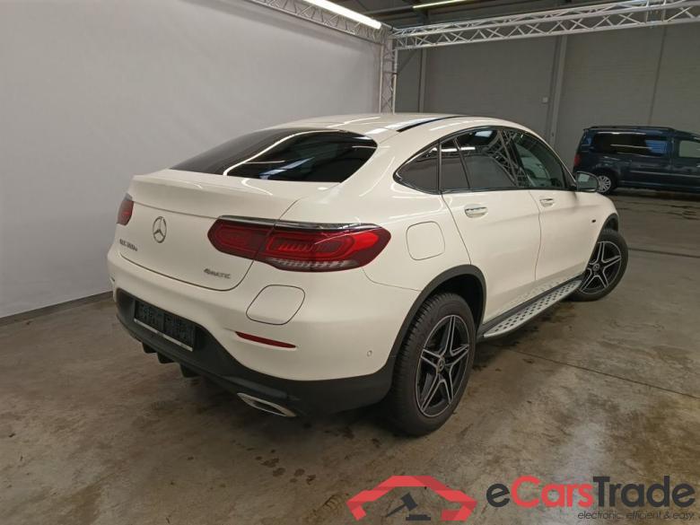 Mercedes-Benz GLC Coupé GLC 300 e 4MATIC 5d #2