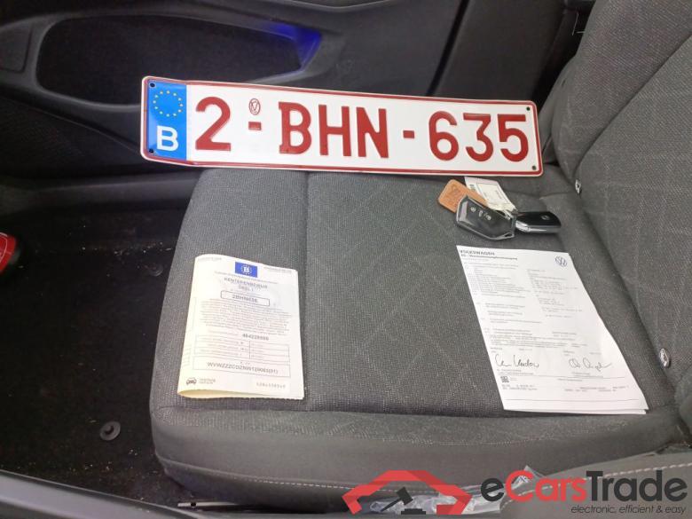 Volkswagen Golf VIII 2.0 TDI 110kW Life DSG 5d #4