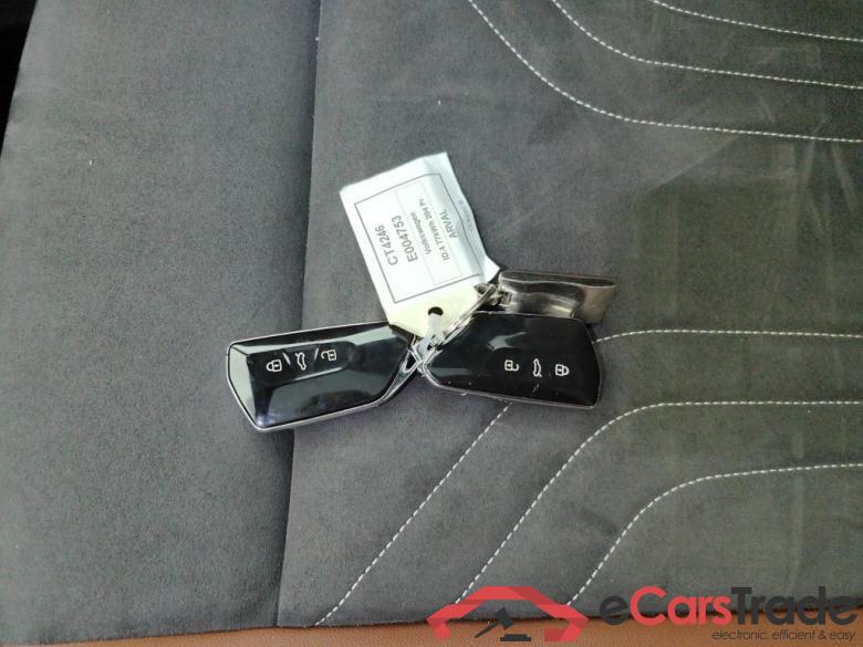 VOLKSWAGEN ID.4 77 kWh Pro 5d #4