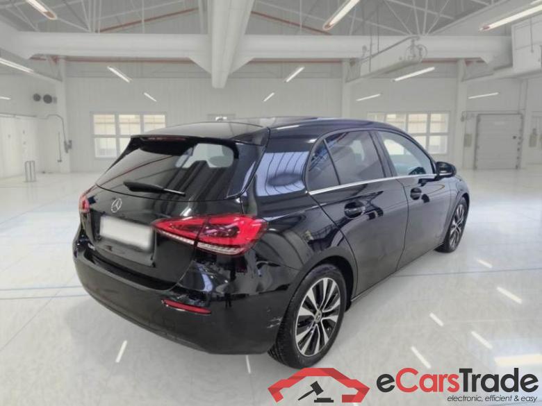 MERCEDES-BENZ CLASSE A / 2018 / 5P / BERLINA A 180 AUTOMATIC BUSINESS #2