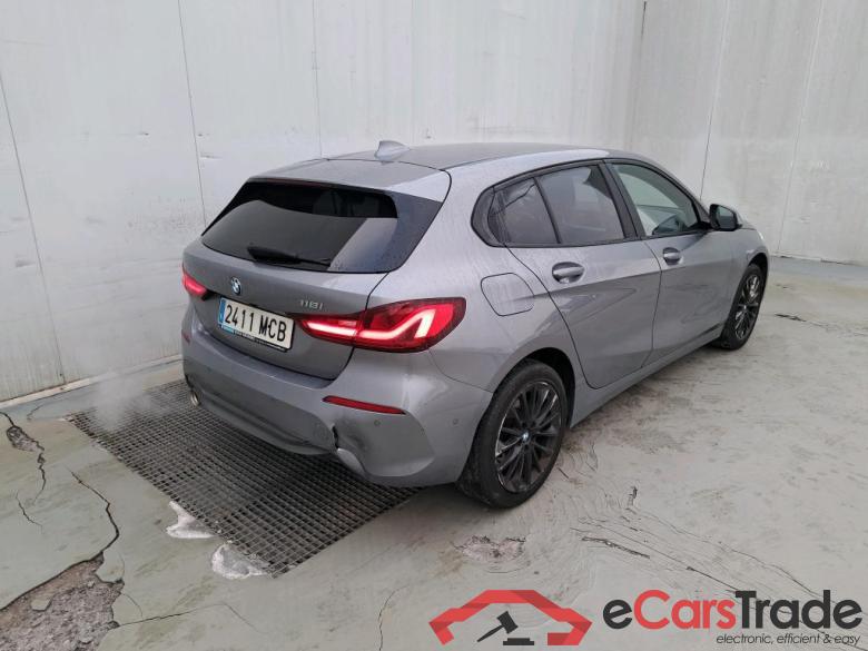 BMW Serie 1 / 2019 / 5P / berlina con portón 118i Corporate Auto. (AC) #2