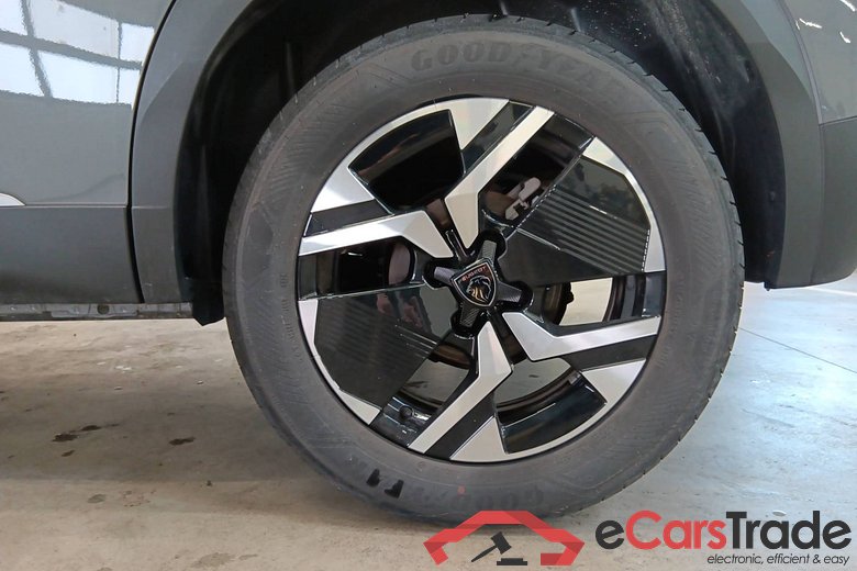 Peugeot 2008 Allure 1.2L (1199cc) 100 hp S&S, 6-speed manual #6