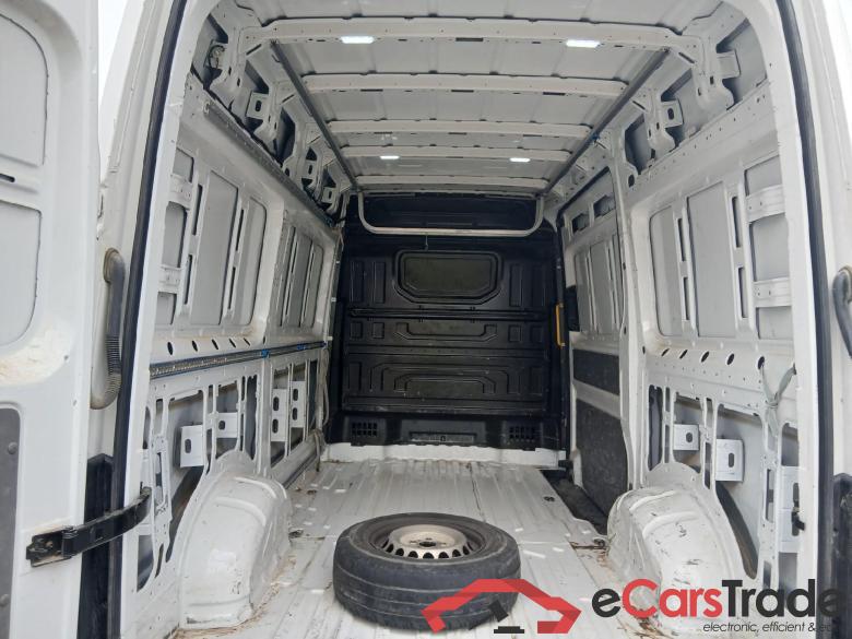 VOLKSWAGEN Crafter / 2017 / 4P / furgón 30 Furgón BM TN L3H2 2.0TDI 103kW(140CV) #2