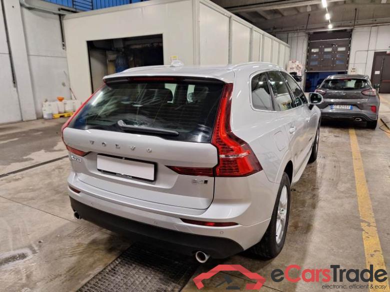VOLVO XC60 / 2017 / 5P / SUV B4 D AWD AUTOMATICO MOMENTUM PRO #2
