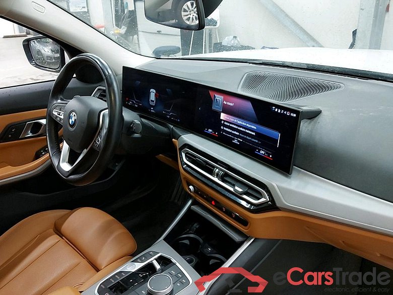 BMW - BMW 3 TOURING 318iA 156PK With Heated Sport Seats & Driving Assistant Professional & Parking Assistant & Pano Roof * PETROL * #3