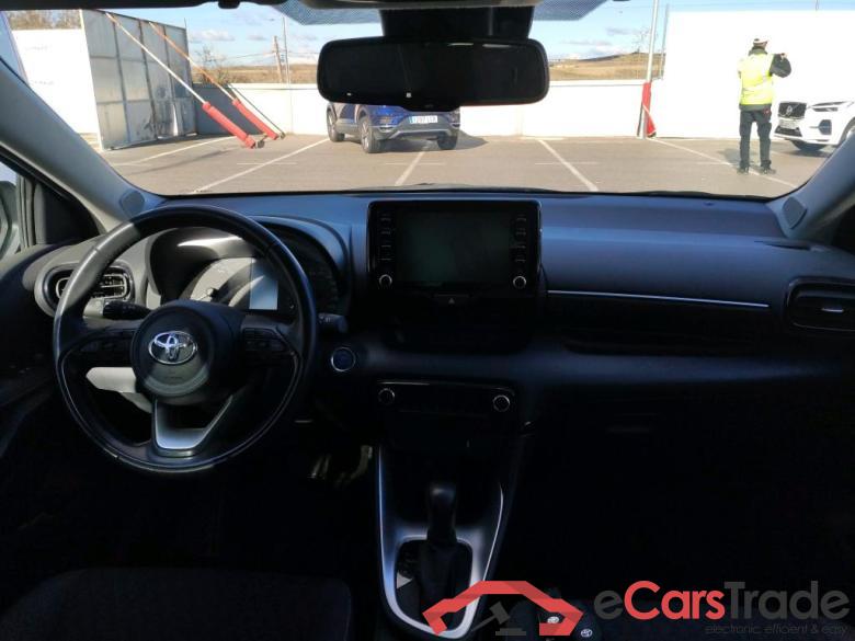 TOYOTA Yaris / 2020 / 5P / berlina con portón 1.5 120H Active Tech #3