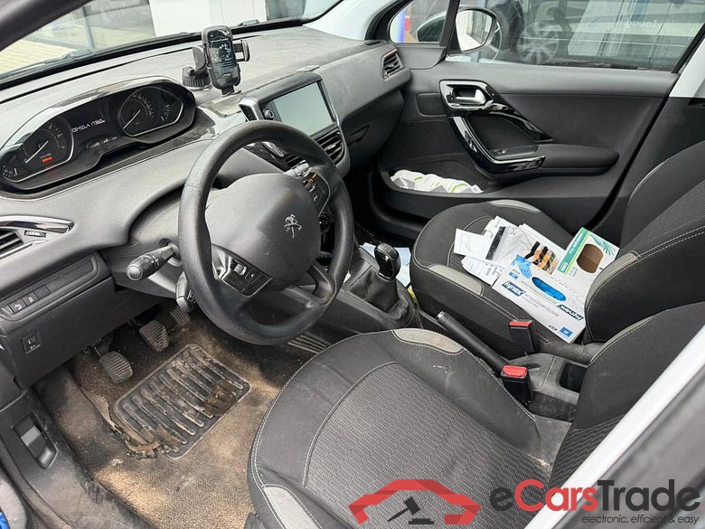 PEUGEOT 208 1.2i PureTech Active #5