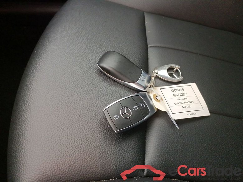 Mercedes-Benz CLA Shooting Brake CLA 250 e Luxury Line 5d #4