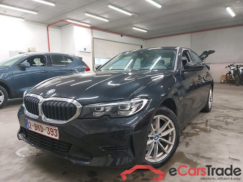 BMW - BMW 3 BERLINE 320e 204PK Business Edition With Vernasca Heated Sport Seats & Driving Assistant & Parking Assistant Pack & * HYBRID *