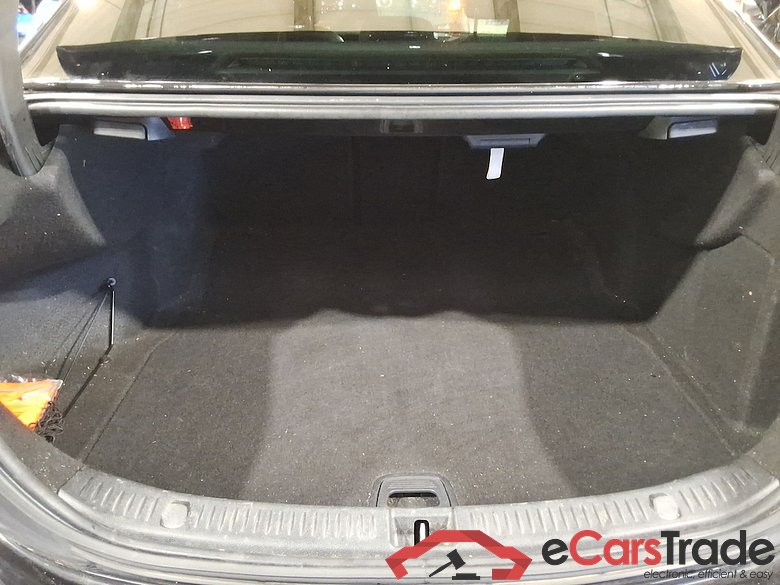 MERCEDES-BENZ E-CLASS BERLINE 1.6 E 200 D AUTO #3