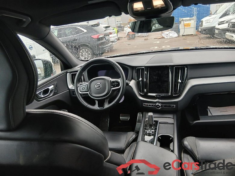 VOLVO XC60 / 2017 / 5P / todoterreno 2.0 B4 D AWD R-Design Auto #3