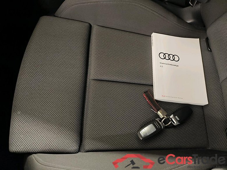 Audi A3 Sportback 35 TFSI S tronic Business edition 5d #4