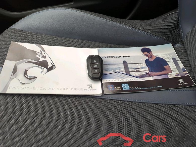 Peugeot 2008 Allure 1.2 Puretech 130 EAT8 5d #4