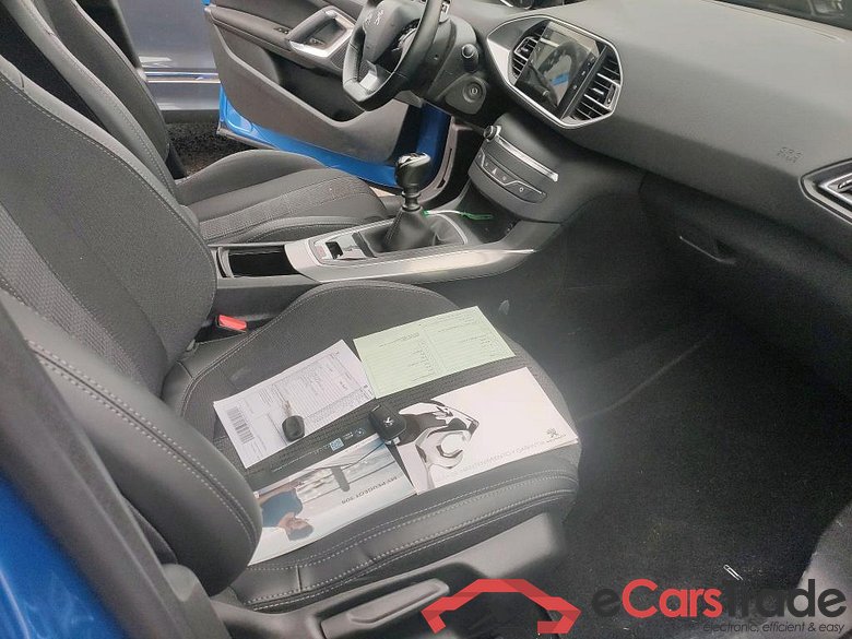 PEUGEOT 308 / 2017 / 5P / familiar SW Allure PureTech 130 S&S #6