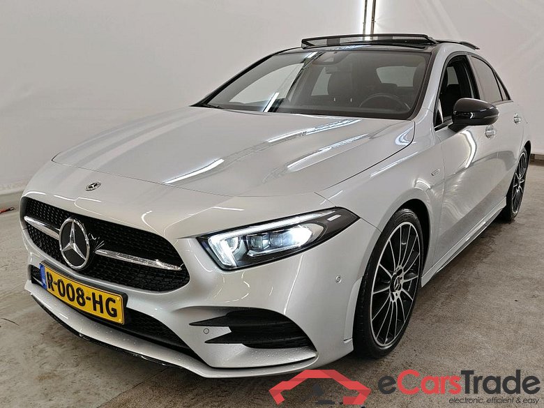 Mercedes-Benz A-Klasse Limousine A 200 7G-DCT Business Solution AMG 4d + Pano #1