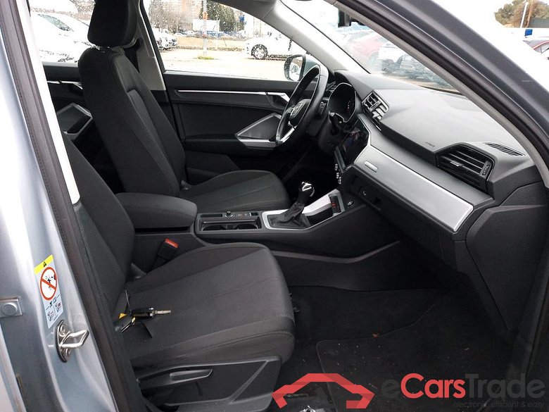 AUDI Q3 / 2018 / 5P / todoterreno 45 TFSI e 180kW S tronic Advanced #6