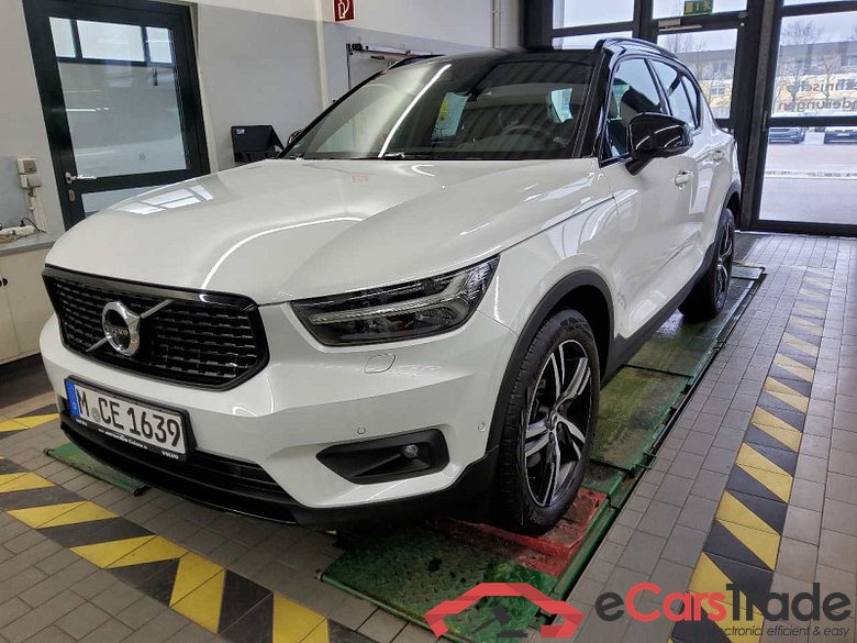 Volvo XC40 (2017->) DE - SUV5 B4 2WD EU6d, R-Design (EURO 6d), 2020 - 2022 #1