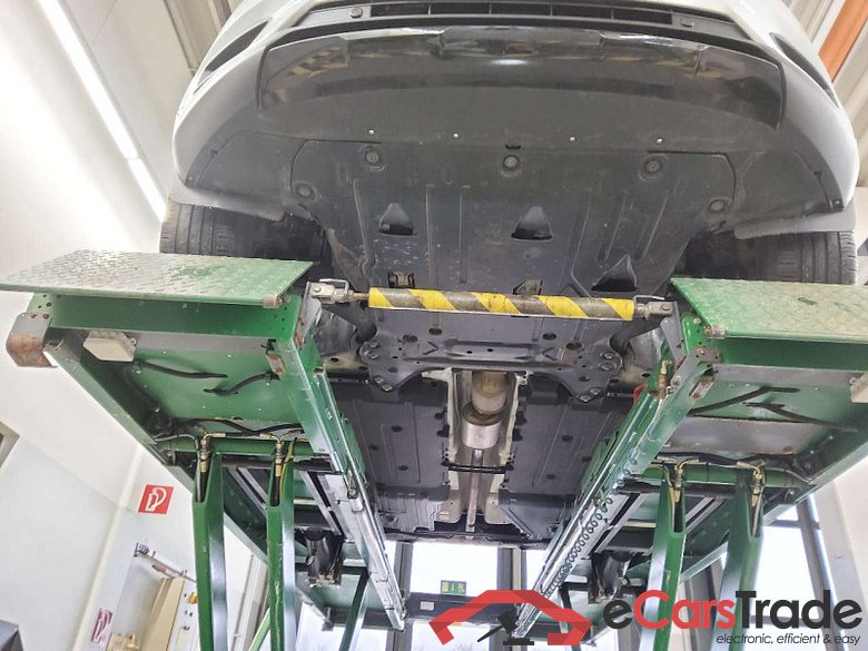 Volvo XC40 (2017->) DE - SUV5 B4 2WD EU6d, R-Design (EURO 6d), 2020 - 2022 #5