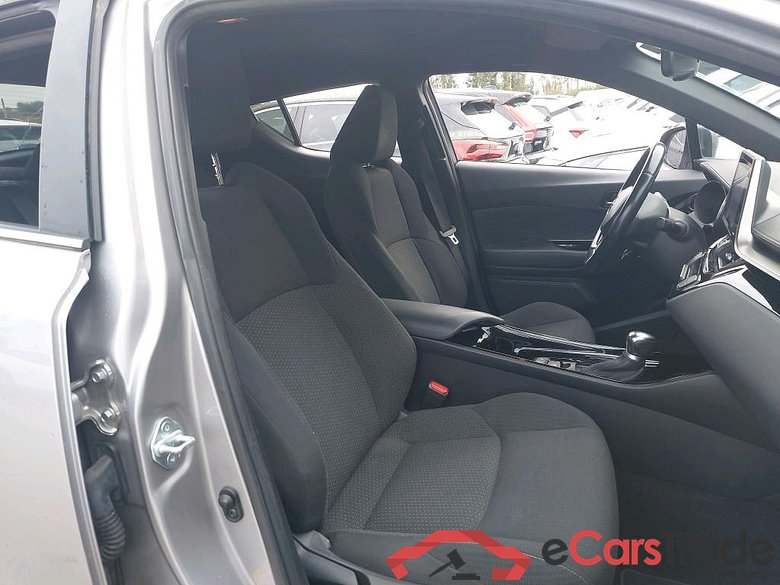 TOYOTA C-HR / 2016 / 5P / todoterreno 1.8 125H Advance (CX) #6