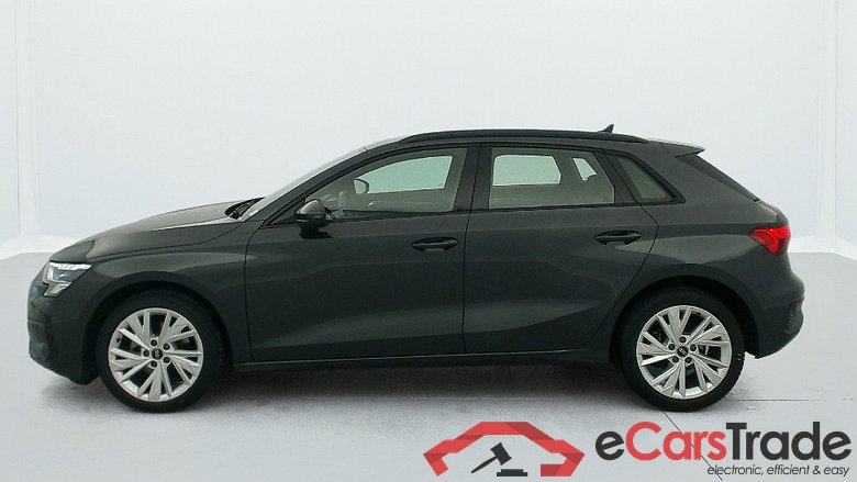 Audi A3 Sportback 35 TFSI Mild Hybrid 150 S tronic 7 Design Luxe #4