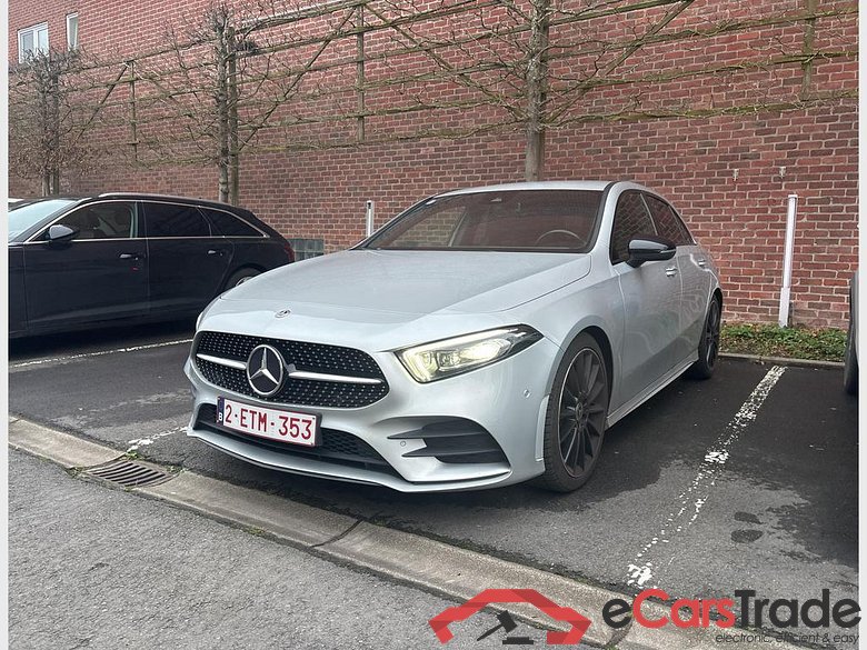 MERCEDES-BENZ A 180 AMG Line
