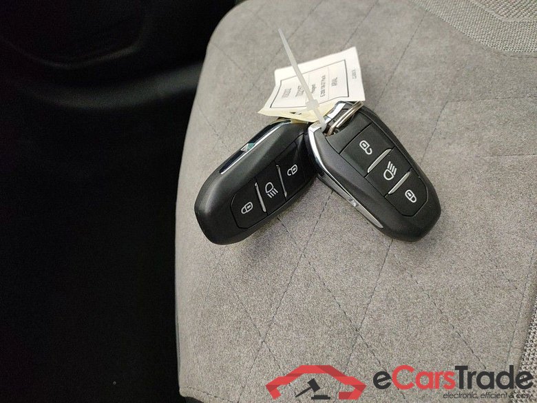 PEUGEOT E-208 50 kWh GT Pack 5d #4