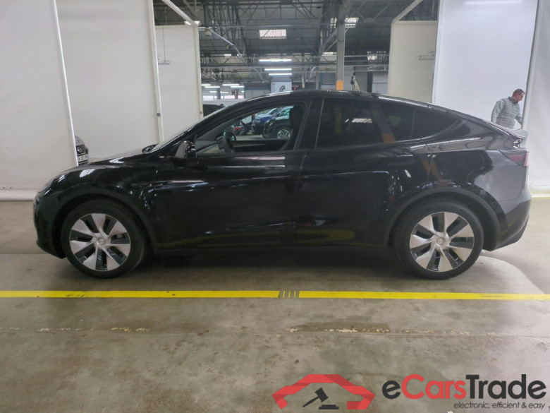 TESLA Model Y / 2021 / 5P / SUV RWD #2