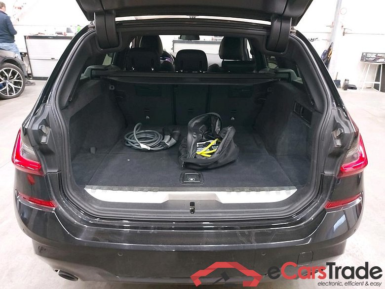 BMW 330e Plug-In Hybrid M-Sport Aut. LED-Xenon LC-Pro Ambient Navi 1/2 Sport-Leather-Alcantara KeylessGo Camera Klima PDC ... #6